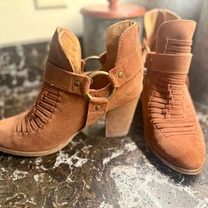 Chic Suede Ankle Booties with Stylish Detail